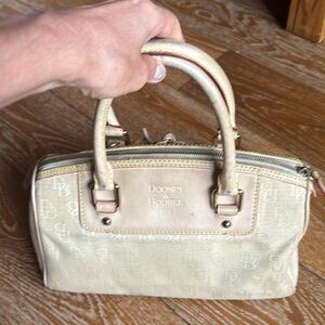 Dooney & Bourke cutest vintage handbag in good condition 12 satchel